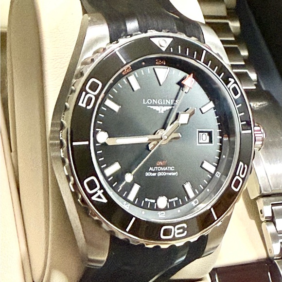 Longines HydroConquest GMT Date Black Mens Classic Watch - L3.790.4.56.6 - Picture 2 of 8